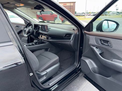 Used 2023 Nissan Rogue S AWD/4WD image 15