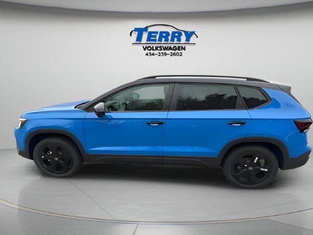 Certified 2025 Volkswagen Taos SE AWD/4WD image 2