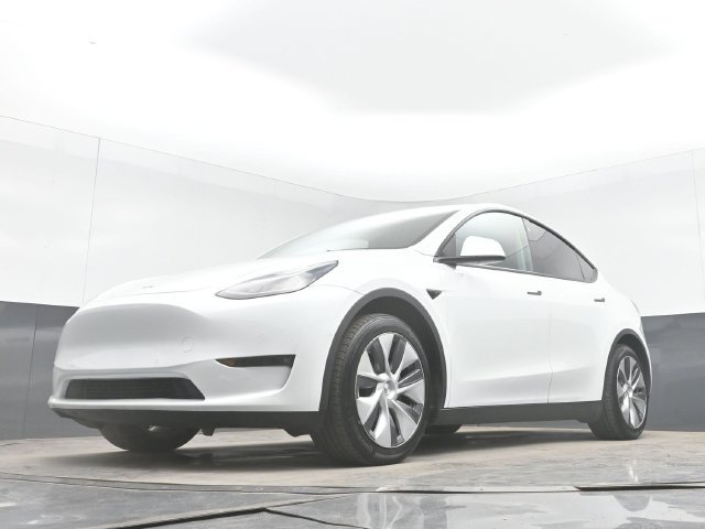 Used 2022 Tesla Model Y Long Range AWD/4WD image 41
