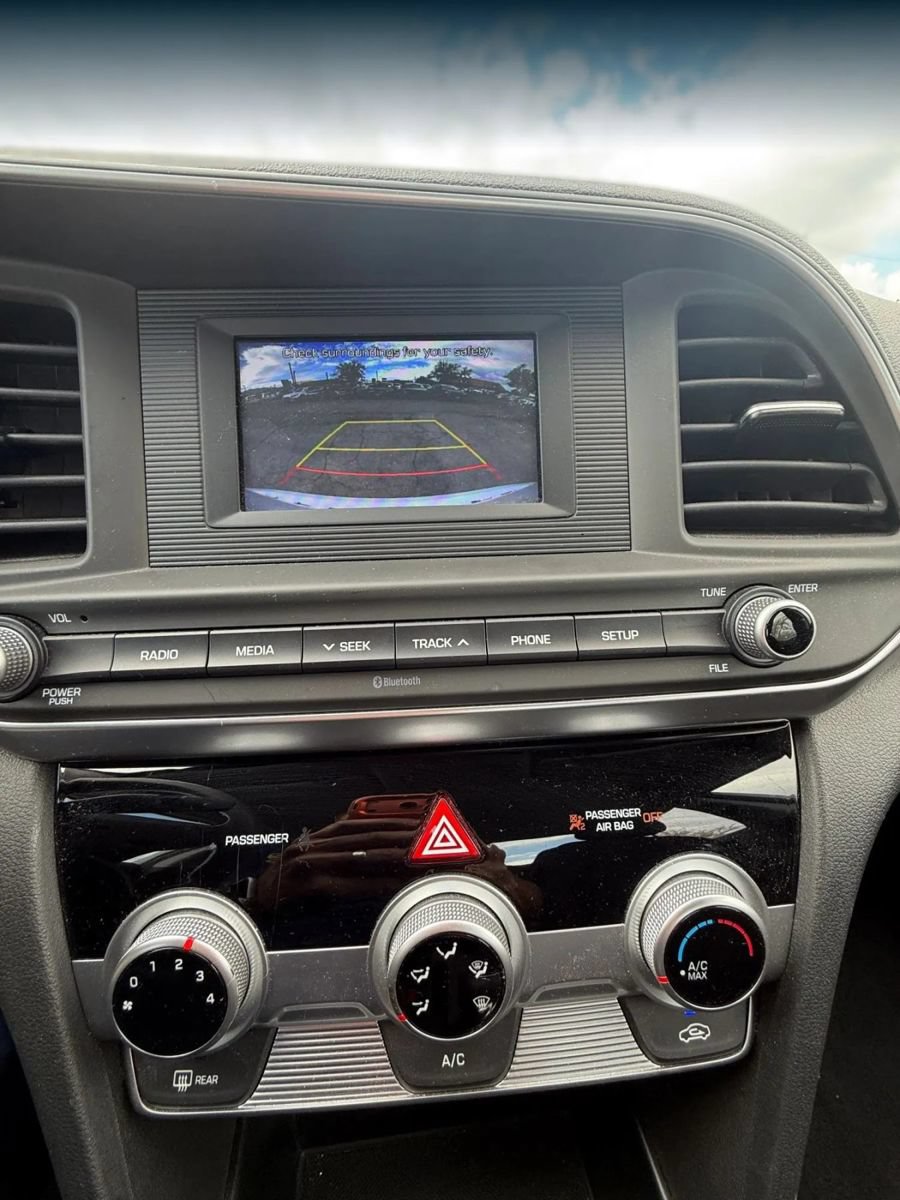 Used 2019 Hyundai Elantra SE w/ Cargo Package FWD image 23