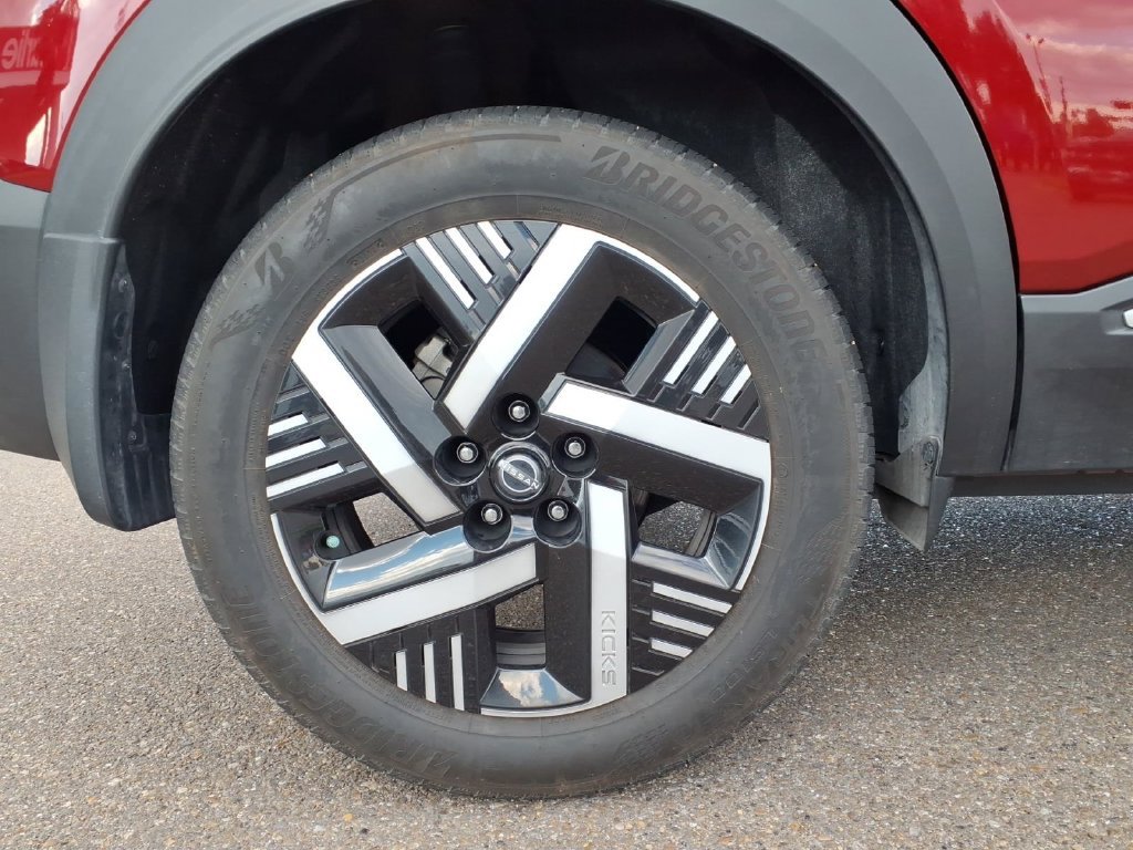 Used 2025 Nissan Kicks SV FWD image 19