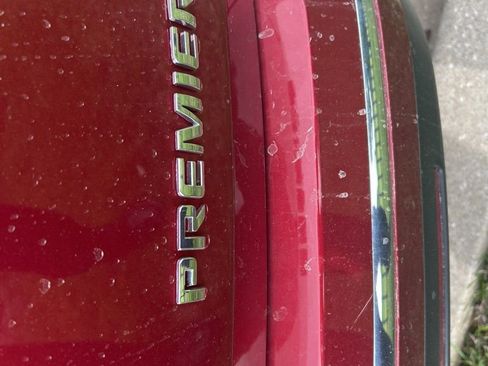 Used 2023 Chevrolet Traverse Premier AWD/4WD image 7