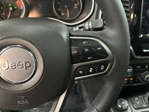 Used 2022 Jeep Cherokee Limited AWD/4WD image 16