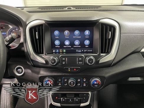 Used 2024 GMC Terrain SLT image 16