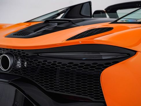 Used 2026 McLaren Artura Spider RWD image 16