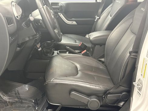 Used 2017 Jeep Wrangler Unlimited Rubicon w/ Dual Top Group AWD/4WD image 11