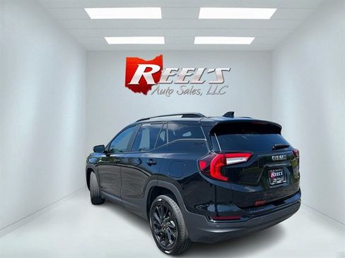 Used 2023 GMC Terrain SLE w/ Driver Convenience Package AWD/4WD image 9