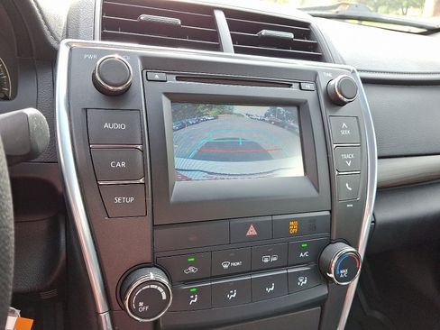 Used 2015 Toyota Camry LE image 24