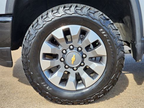 Used 2024 Chevrolet Silverado 2500 Custom w/ Custom Convenience Package image 10