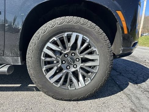 Used 2025 Chevrolet Suburban Z71 AWD/4WD image 20
