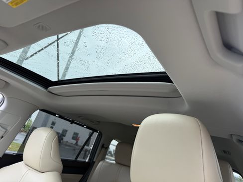 Used 2022 Toyota Highlander XLE image 30