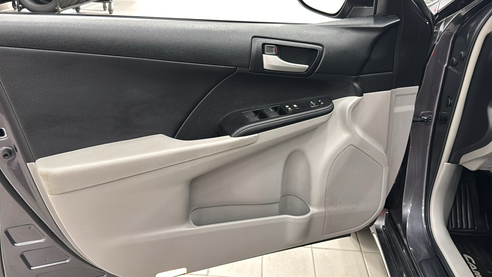 Used 2014 Toyota Camry LE FWD image 20