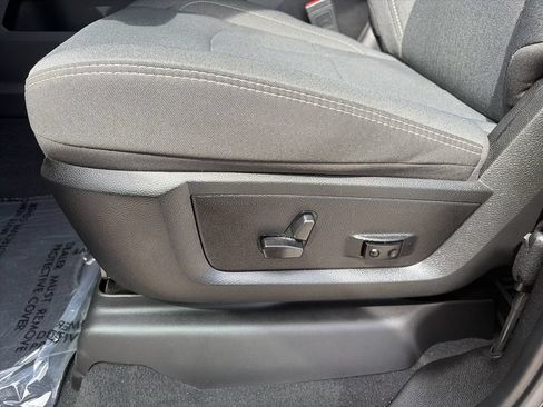 Used 2024 RAM 2500 Big Horn w/ Night Edition AWD/4WD image 12