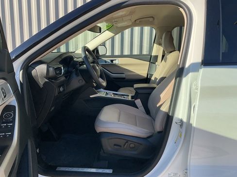 Used 2023 Ford Explorer Limited w/ Equipment Group 301A image 9