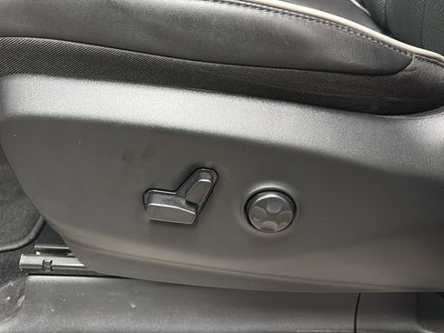 Used 2024 Chrysler Pacifica Limited FWD image 21