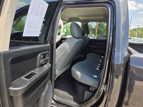 Used 2018 RAM 1500 Express w/ Black Ram 1500 Express Group AWD/4WD image 14