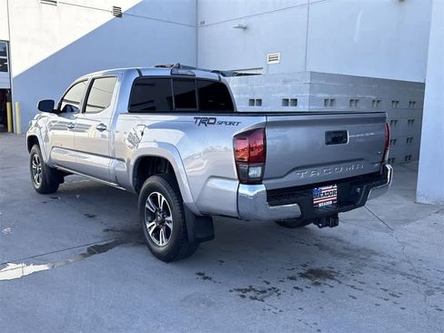 Used 2016 Toyota Tacoma TRD Sport image 4
