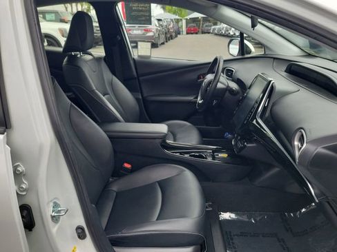 Used 2021 Toyota Prius Prime XLE FWD image 16