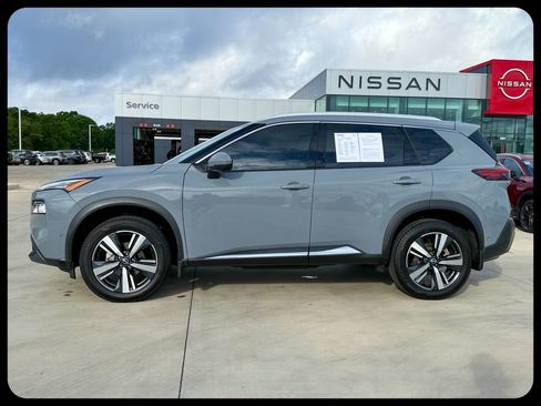 Used 2023 Nissan Rogue SL w/ SL Premium Package image 17