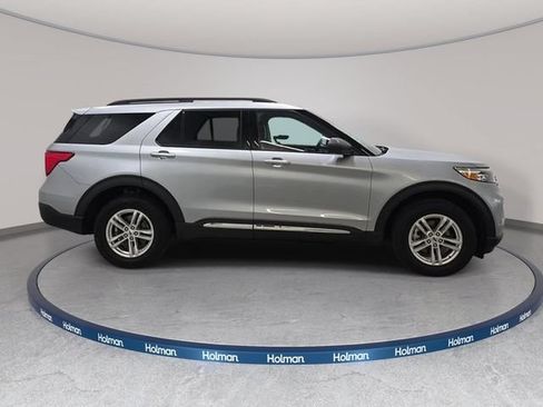 Used 2023 Ford Explorer XLT w/ Equipment Group 202A AWD/4WD image 5
