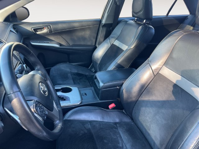 Used 2012 Toyota Camry SE w/ Leather Pkg FWD image 11