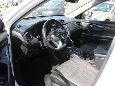 Used 2019 Nissan Rogue SV w/ Sun & Sound Touring Package FWD image 13