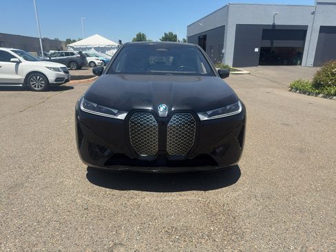 Used 2023 BMW iX xDrive50 w/ Sport Package AWD/4WD image 5