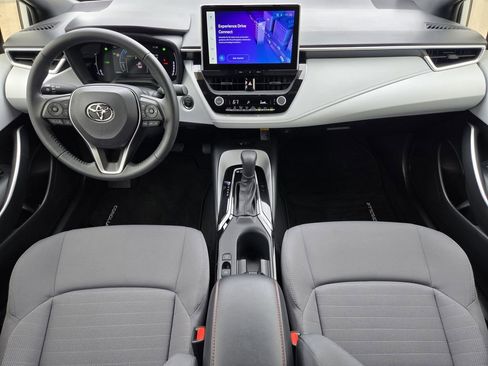 Used 2025 Toyota Corolla SE w/ SE Premium Package FWD image 18