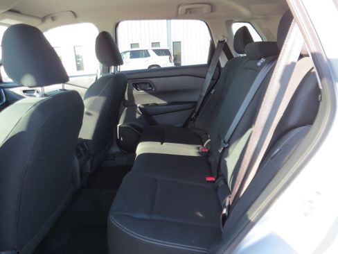 Used 2024 Nissan Rogue S FWD image 10