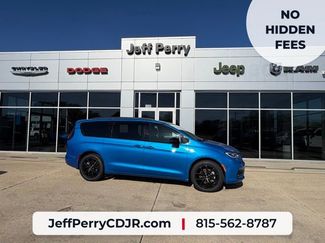 New 2026 Chrysler Pacifica Select w/ S Appearance Package AWD/4WD video 1