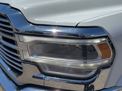 Used 2022 RAM 2500 Laramie AWD/4WD image 9