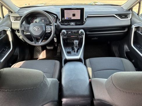 Used 2023 Toyota RAV4 LE AWD/4WD image 9