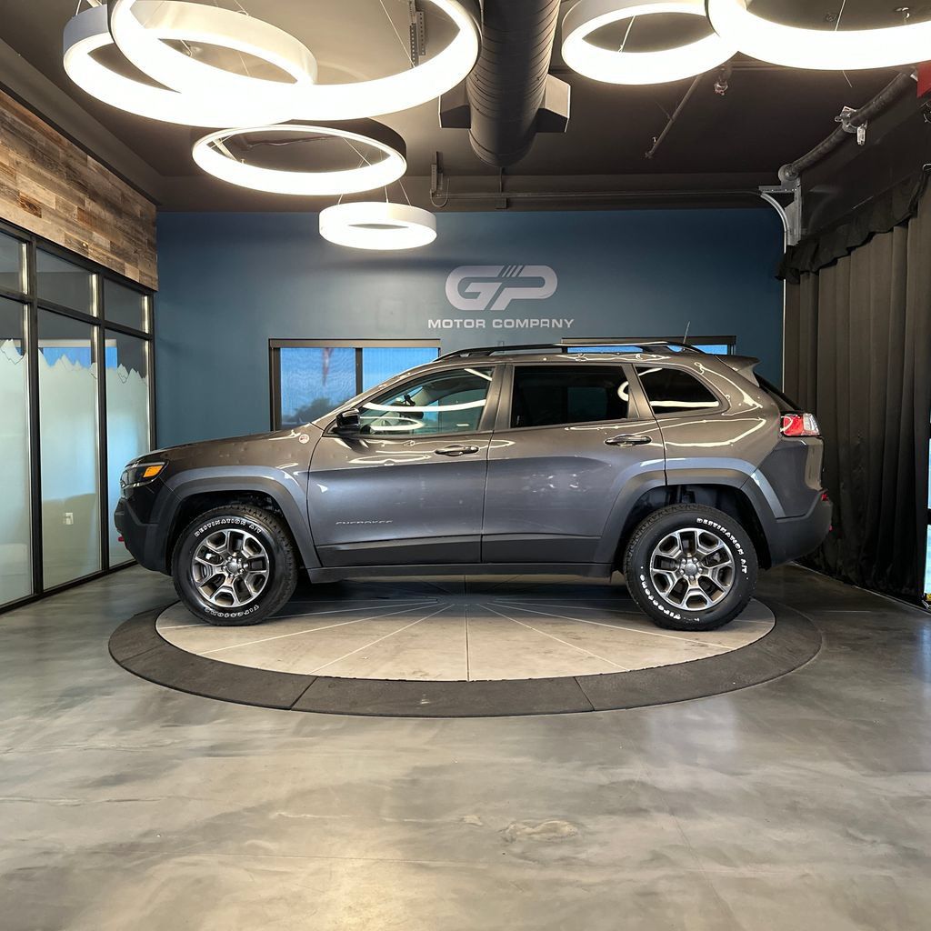 Used 2022 Jeep Cherokee Trailhawk AWD/4WD image 6