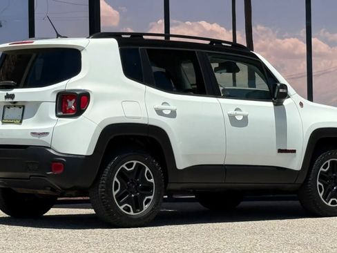 Used 2015 Jeep Renegade Trailhawk w/ Popular Equipment Group AWD/4WD image 12