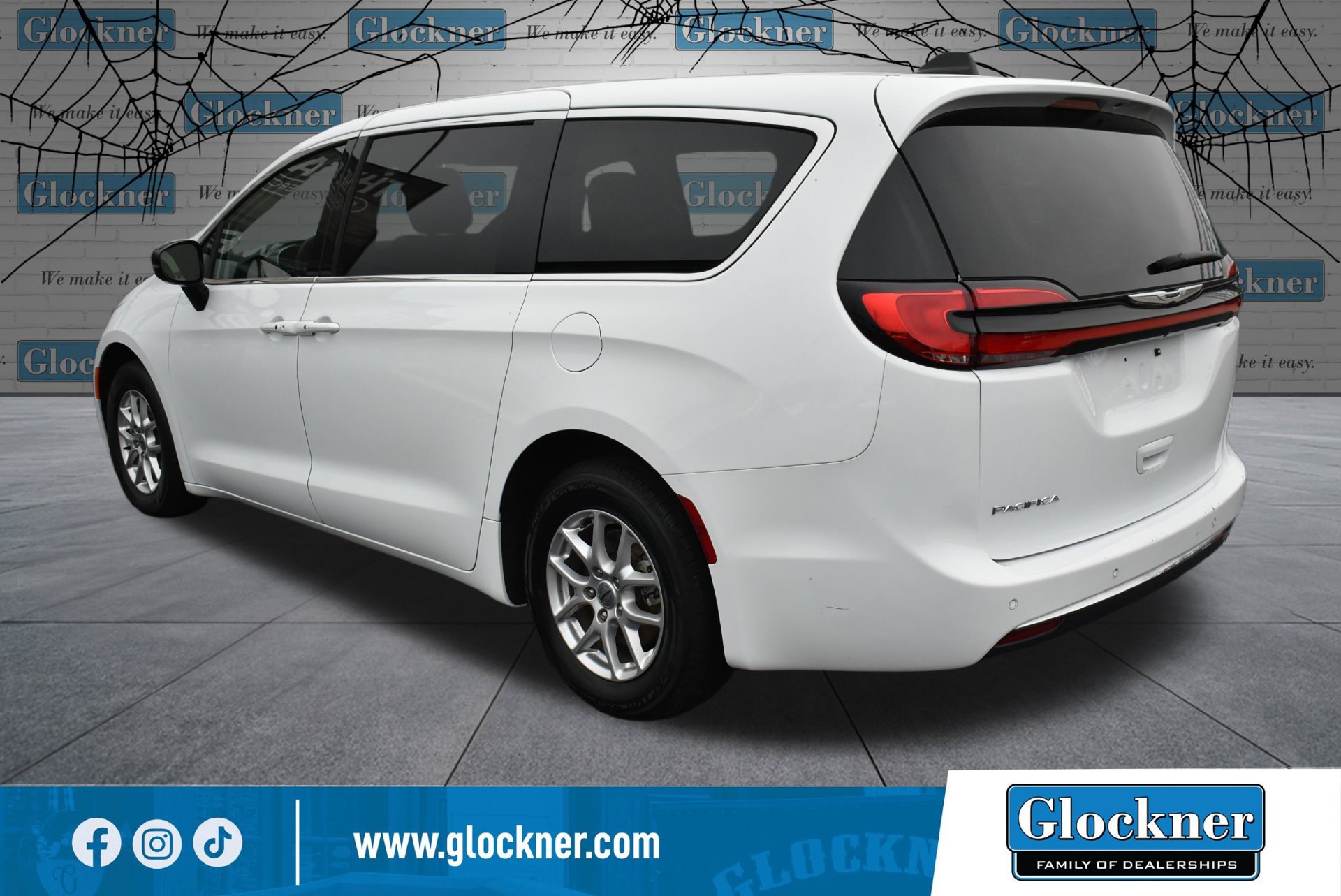 Used 2024 Chrysler Pacifica Touring-L FWD image 8