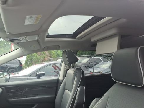 Used 2025 Honda Odyssey Elite image 16