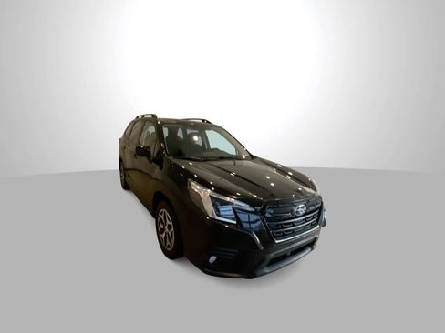 Used 2023 Subaru Forester Premium image 2