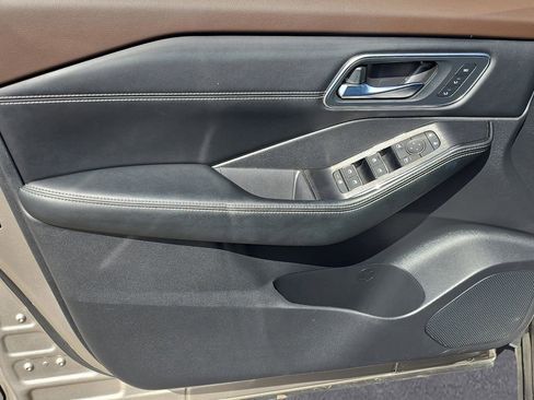 Used 2023 Nissan Rogue Platinum w/ Platinum Premium Package image 12