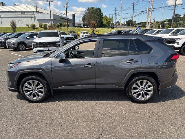 Used 2022 Toyota RAV4 XLE Premium AWD/4WD image 15