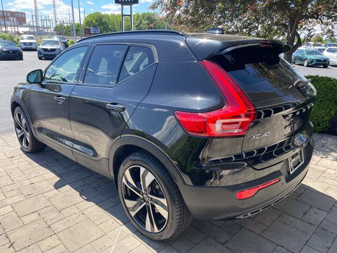 Used 2024 Volvo XC40 B5 Plus w/ Protection Package Premier AWD/4WD image 6