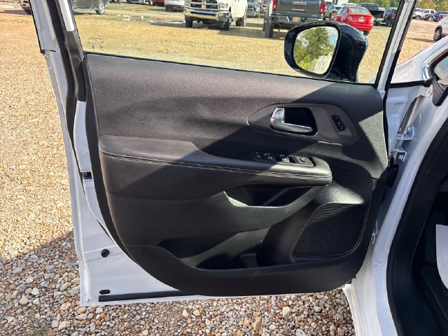 Used 2026 Chrysler Pacifica Select AWD/4WD image 7