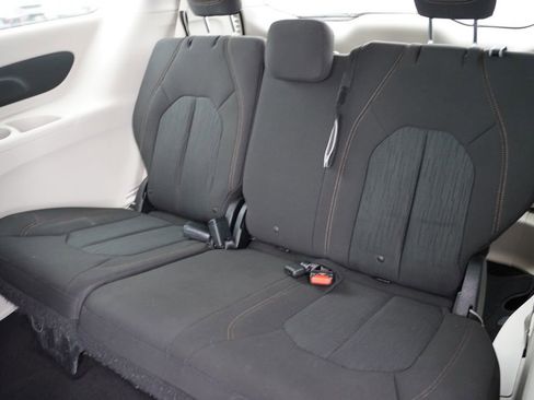 Certified 2017 Chrysler Pacifica LX image 18