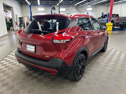 Used 2019 Nissan Kicks SR w/ SR Premium Package FWD image 9