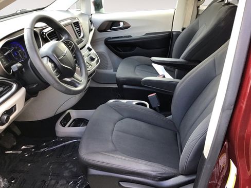 Used 2018 Chrysler Pacifica L FWD image 20