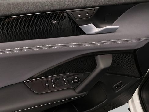 New 2025 Volkswagen Tiguan SE R-Line image 29