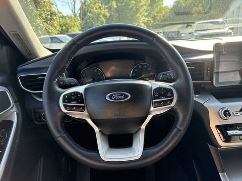 Used 2023 Ford Explorer XLT w/ Equipment Group 202A AWD/4WD image 14