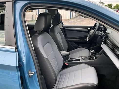 Used 2025 Volkswagen Jetta SE FWD image 28