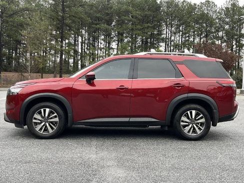 Certified 2025 Nissan Pathfinder SL image 21