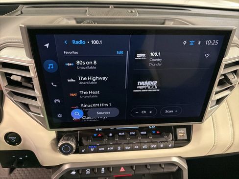 Used 2025 Toyota Sequoia Capstone AWD/4WD image 9