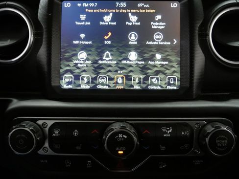 Used 2018 Jeep Wrangler Unlimited Sahara AWD/4WD image 20